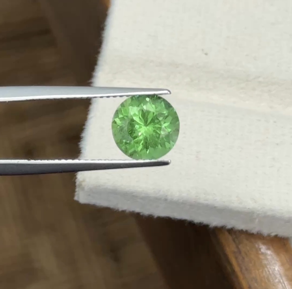 natural tsavorite round - Image 4