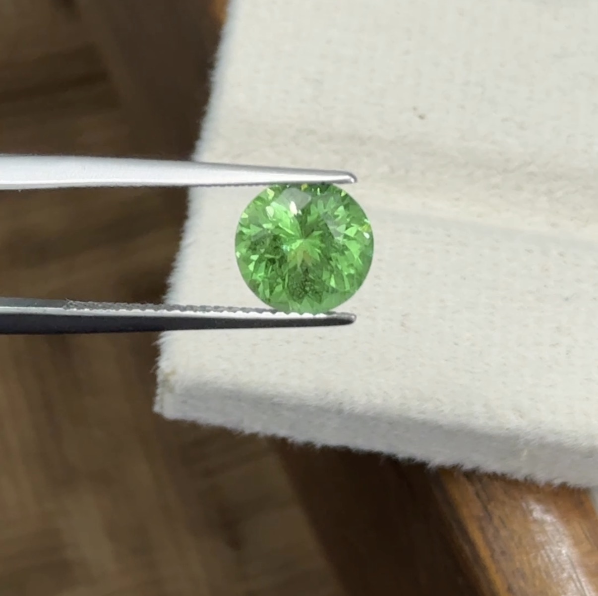 natural tsavorite round - Image 3