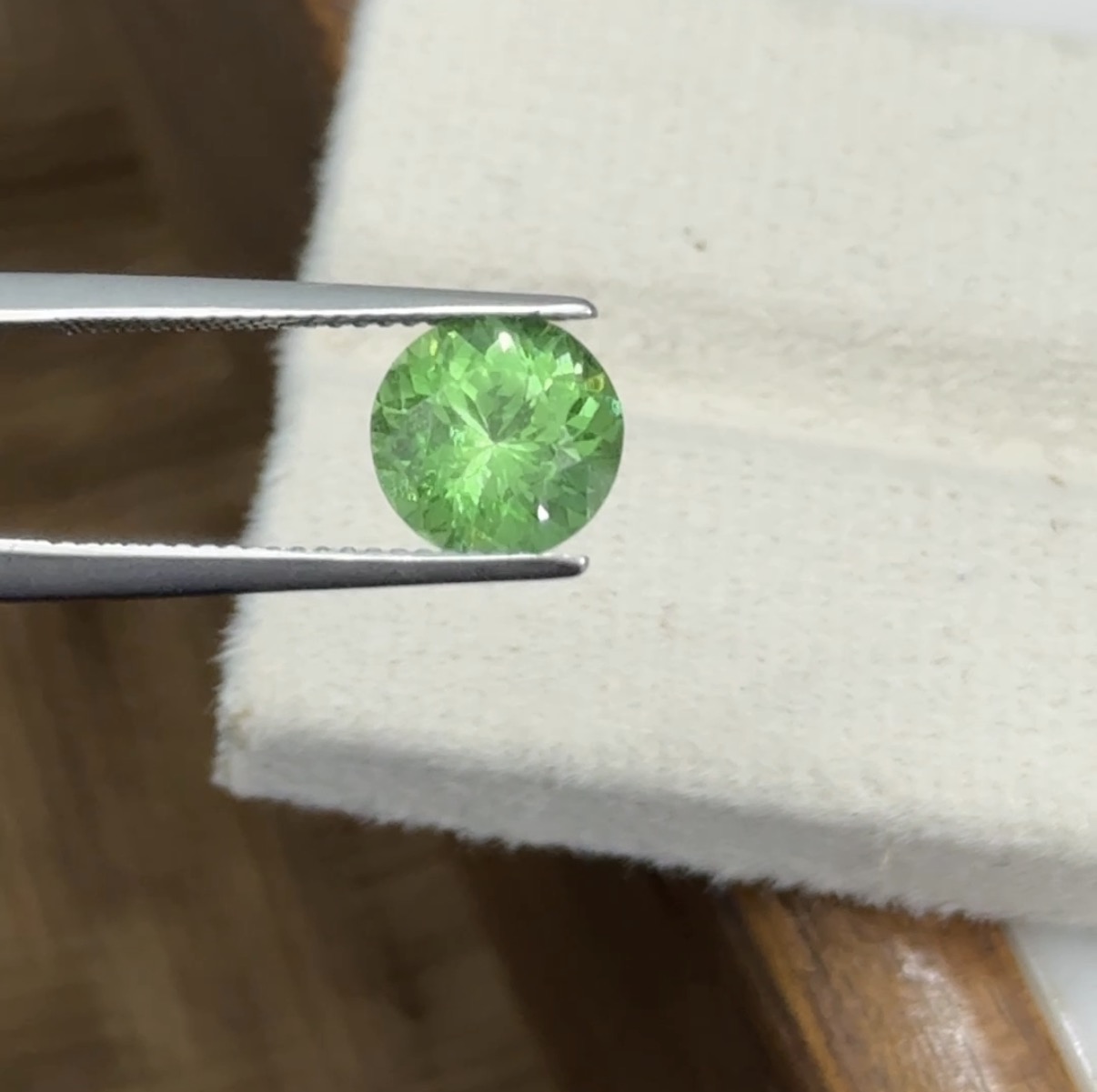 natural tsavorite round